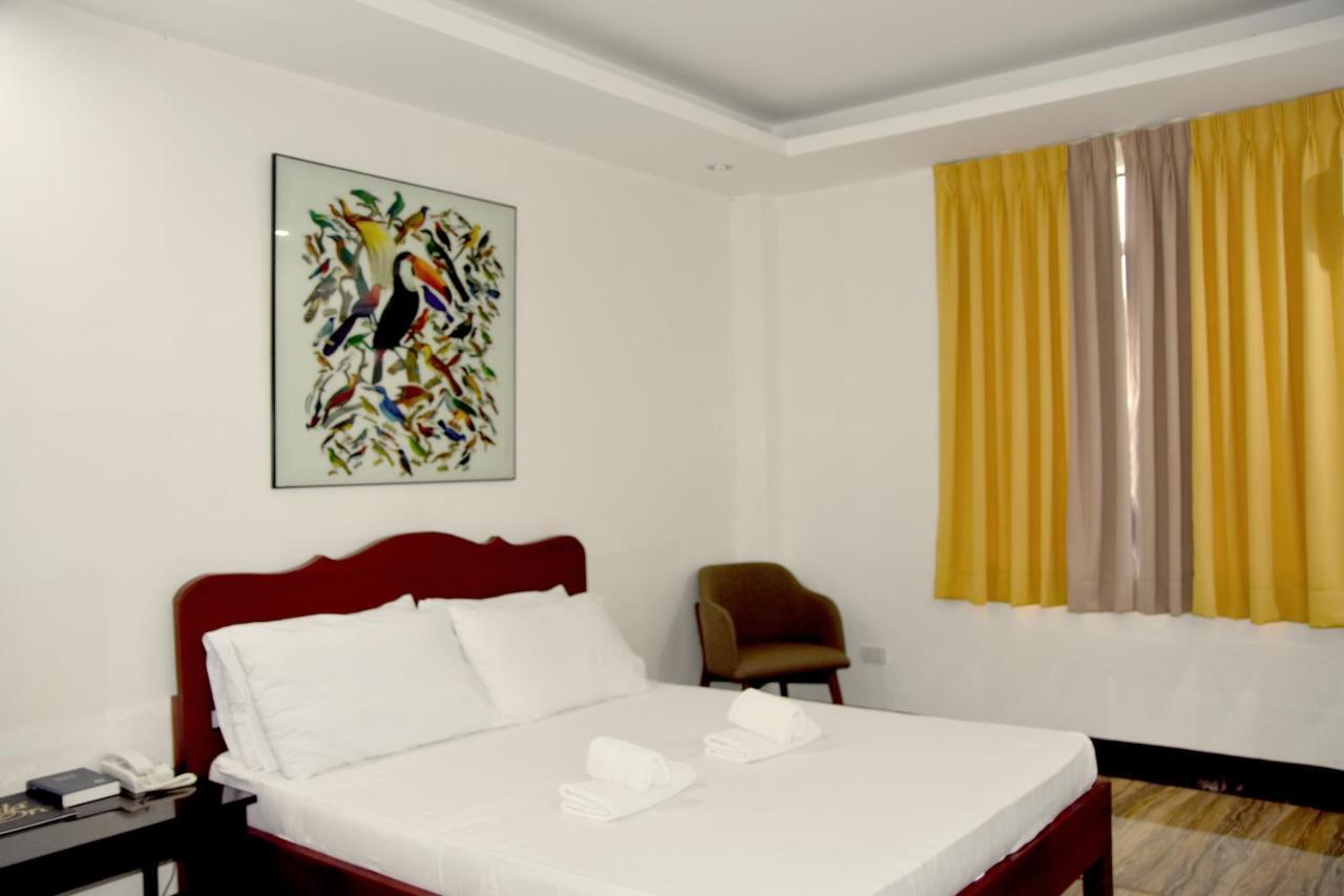 Isla De Oro Hotel Mamburao Екстер'єр фото