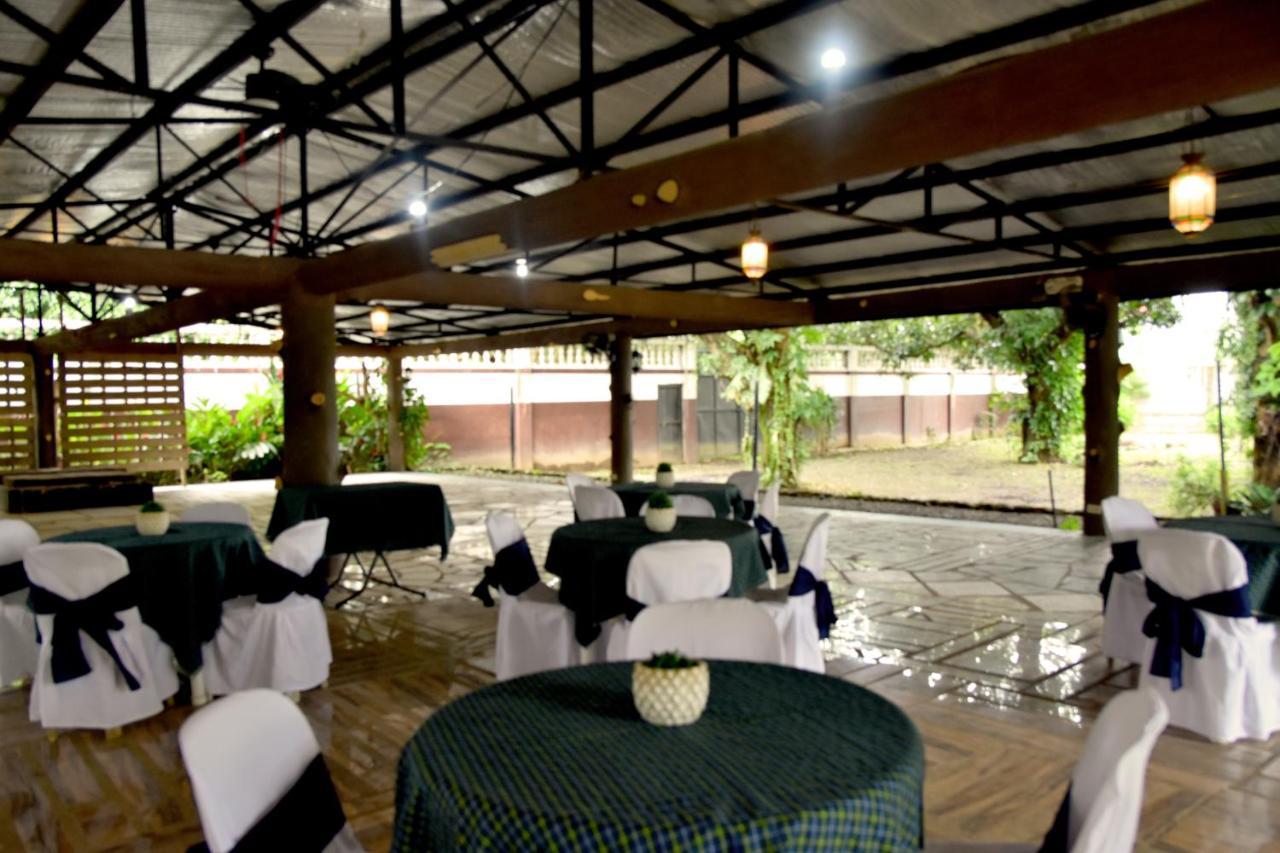 Isla De Oro Hotel Mamburao Екстер'єр фото