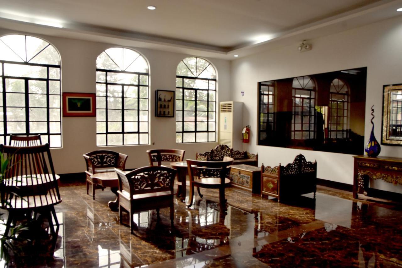 Isla De Oro Hotel Mamburao Екстер'єр фото