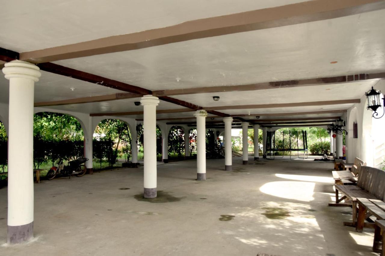 Isla De Oro Hotel Mamburao Екстер'єр фото