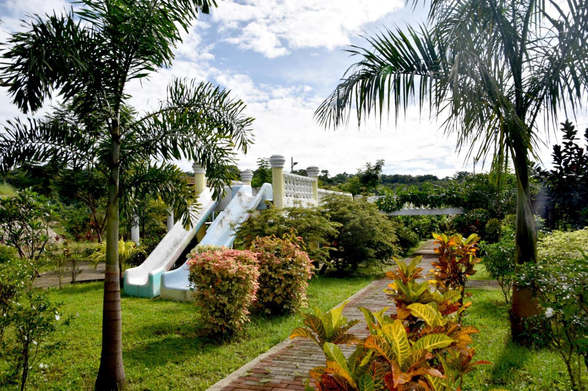 Isla De Oro Hotel Mamburao Екстер'єр фото
