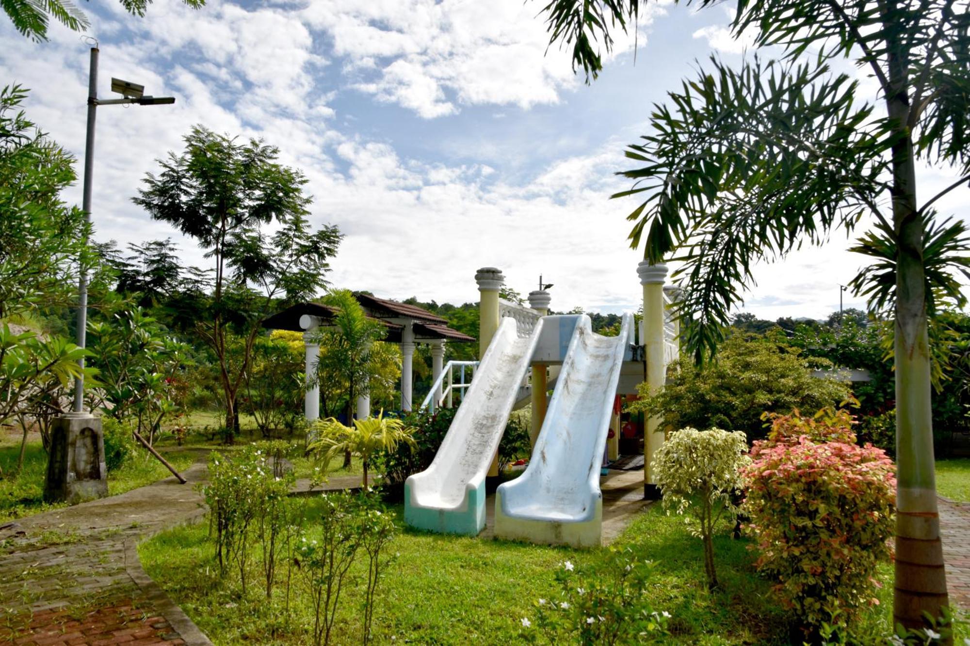Isla De Oro Hotel Mamburao Екстер'єр фото