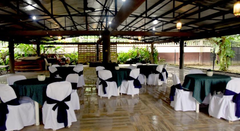 Isla De Oro Hotel Mamburao Екстер'єр фото